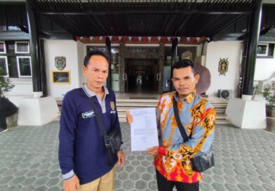 Perwakilan Masyarakat Adat Komunitas Masukih Mendatangi Kantor Dinas Kehutanan Provinsi Kalimantan Tengah, pada rabu, (8/10/2025)