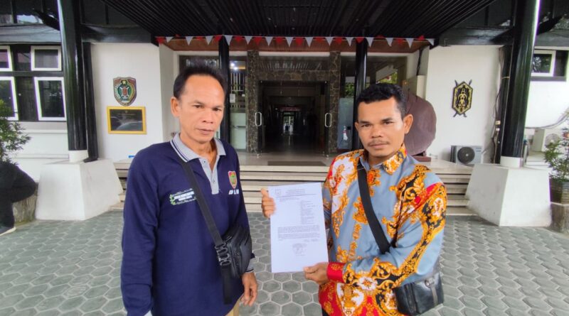 Perwakilan Masyarakat Adat Komunitas Masukih Mendatangi Kantor Dinas Kehutanan Provinsi Kalimantan Tengah, pada rabu, (8/10/2025)